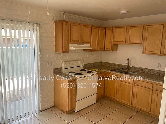 3rd image of 110-112 E Elm St #110