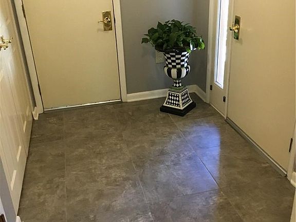 3rd image of 116 Lancelot Ln #116