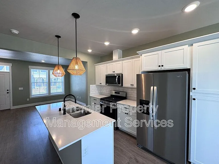 1678 Saint George Blvd — Photo 4