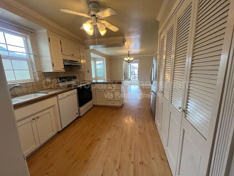 250 Monroe St #1 — Photo 4
