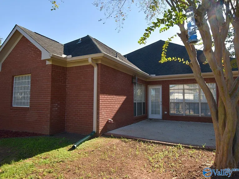 118 Canterbury Dr — Photo 27