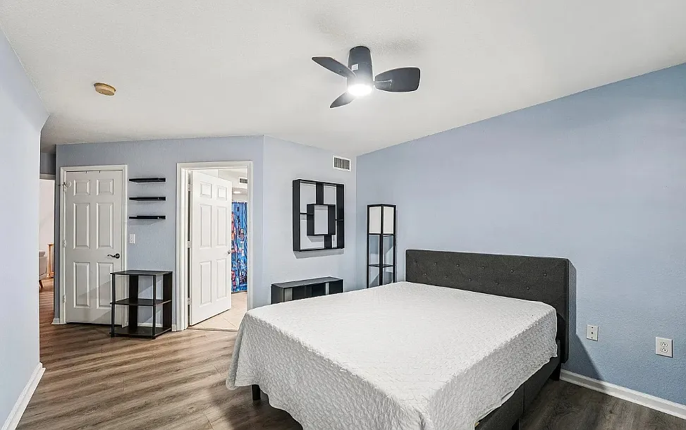 2 bed, 996 sqft, $1,200 — Photo 2