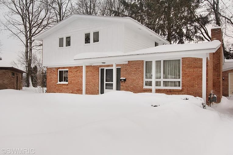 1st image of 1828 Lynne Ln NW