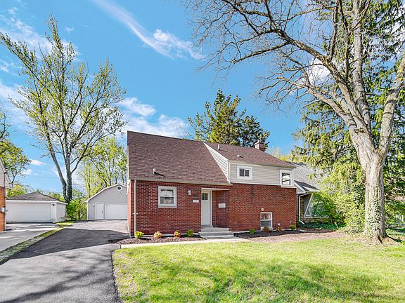 4th image of 2127 Downey Rd