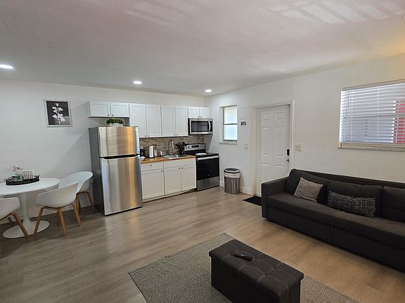 4th image of 704 NE 8th St APT 1