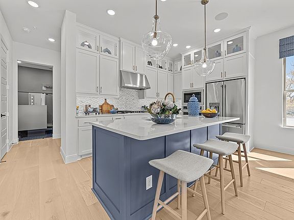 The Julien - Kitchen