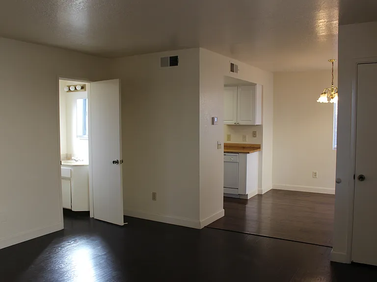 715 Creston Rd #D — Photo 8