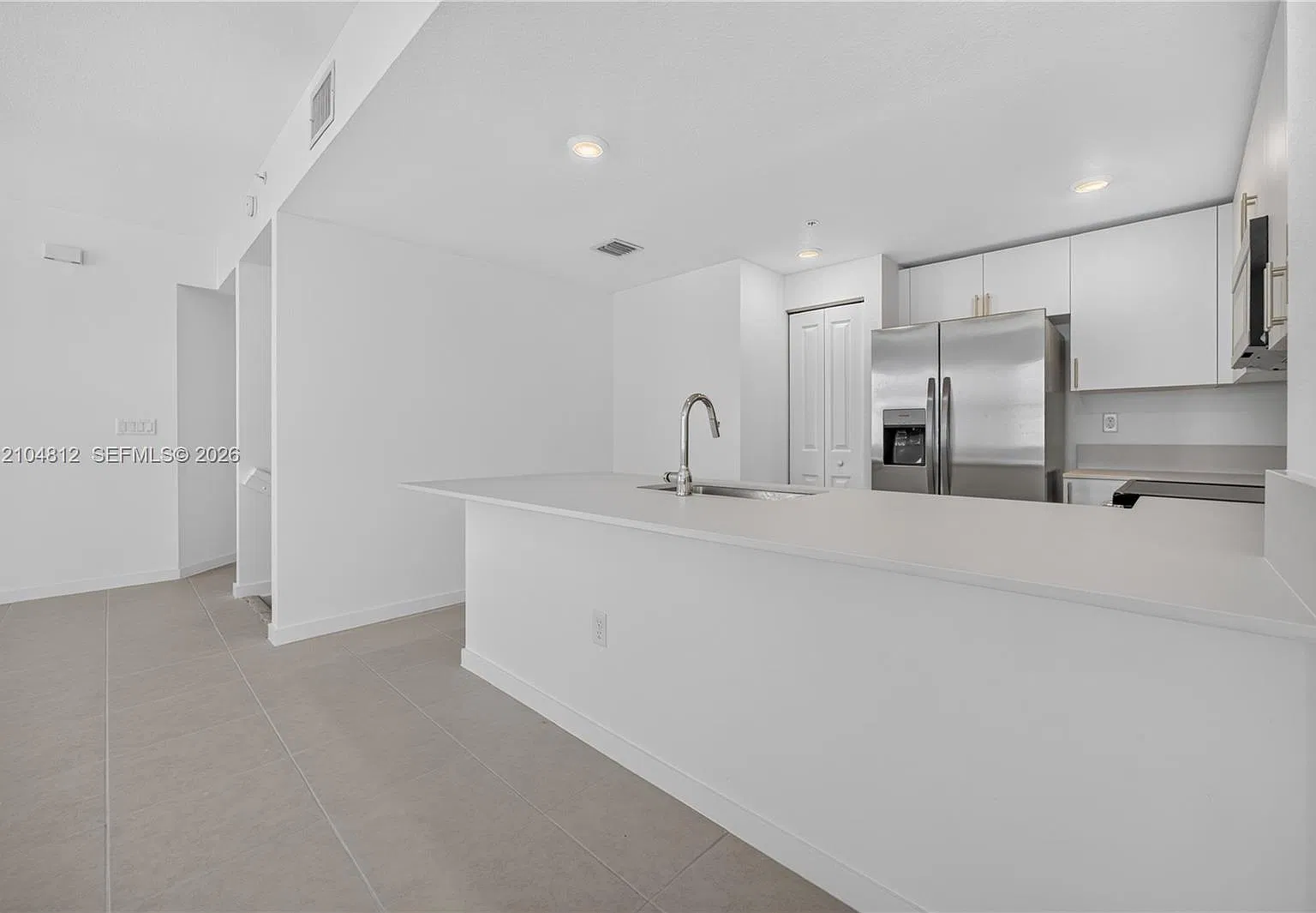3 bed, 3.5 bath, 1600 sqft, $3,000 — Photo 3
