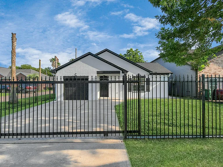 9006 Ledge St — Photo 2
