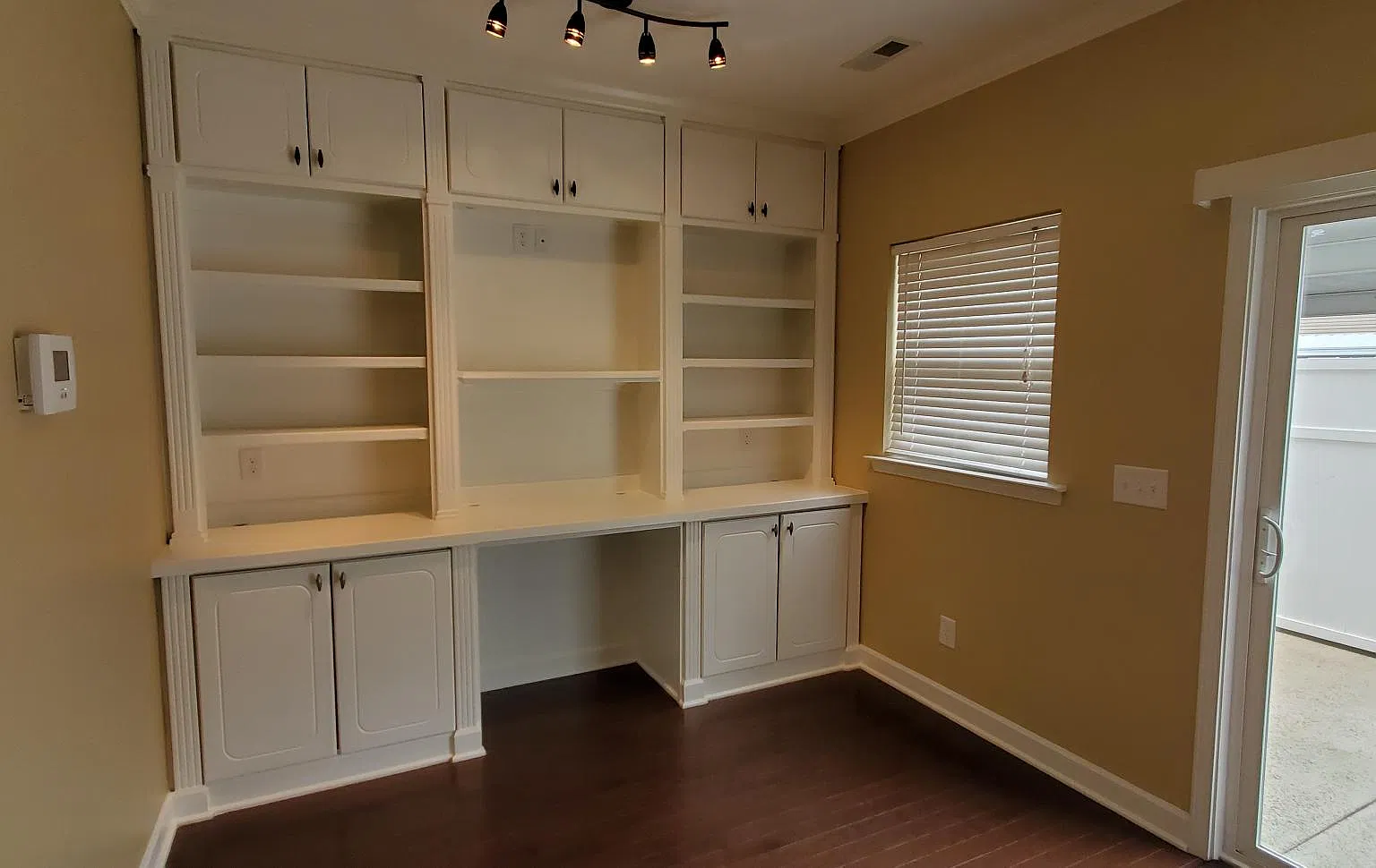 3 bed, 2.5 bath, 1797 sqft, $1,895 — Photo 4