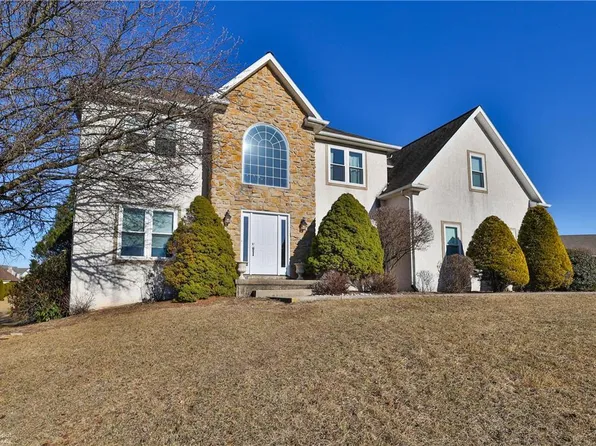 5307 Hoffman Dr S, Schnecksville, PA 18078