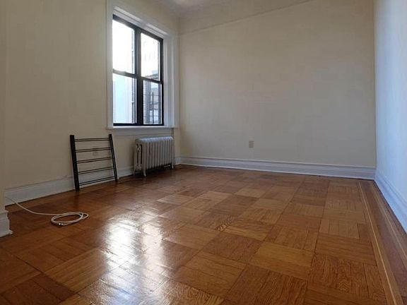 5th image of 610 W 178th St #6