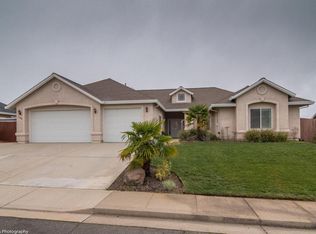 582 Fair Hill Dr, Redding, CA 96003