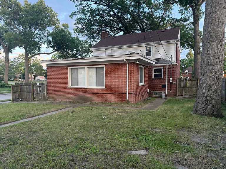 4242 W Outer Dr #1 — Photo 5
