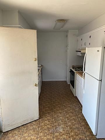 2nd image of 633 S View Ave