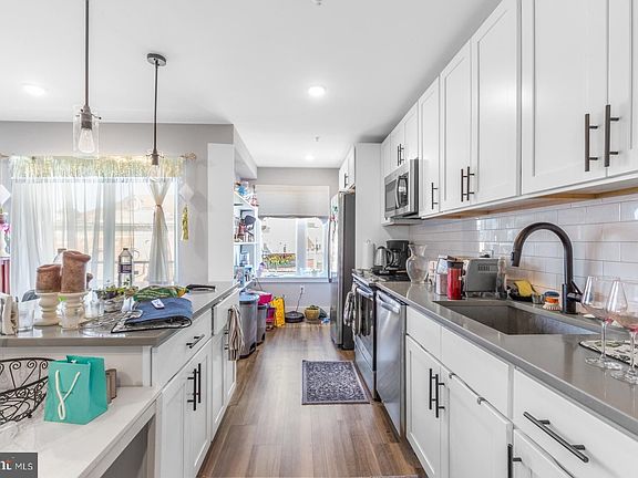 2nd image of 3965 Lancaster Ave #301