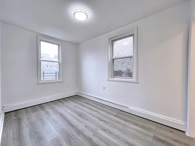389 Monmouth St #3 — Photo 15
