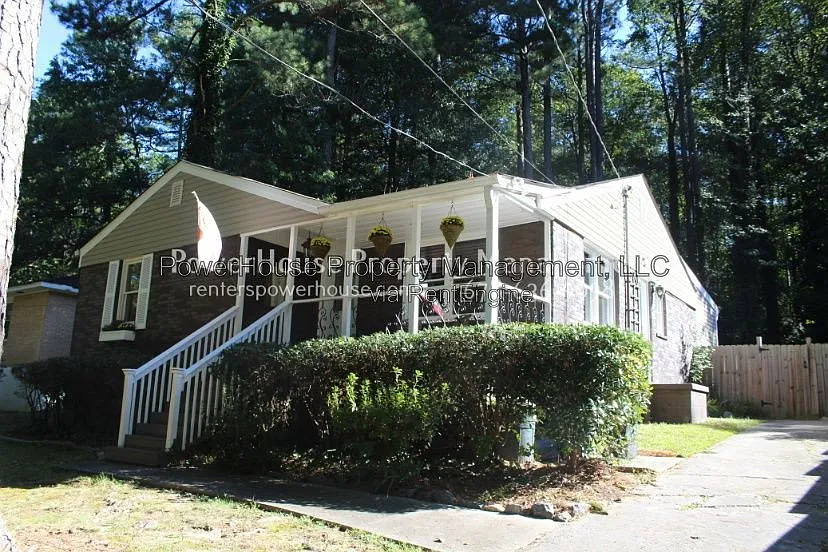3 bed, 1.0 bath, 1254 sqft, $1,999 — Photo 1