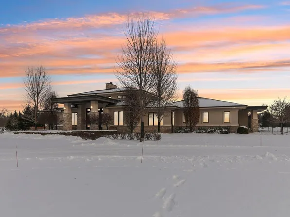 14 White Tail LANE, Oconomowoc, WI 53066