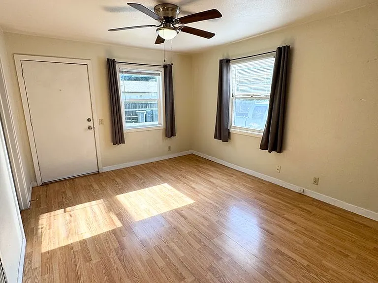 461 Walnut St — Photo 2