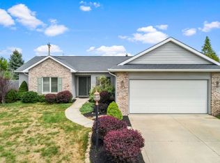 827 Larkwillow Ct, Huntertown, IN 46748