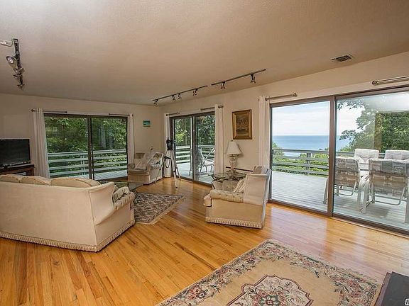 3rd image of 5 Dock Ct