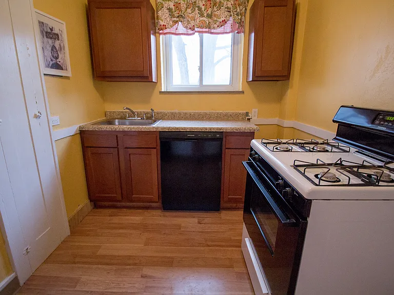 36 Cornell Pl #D — Photo 1