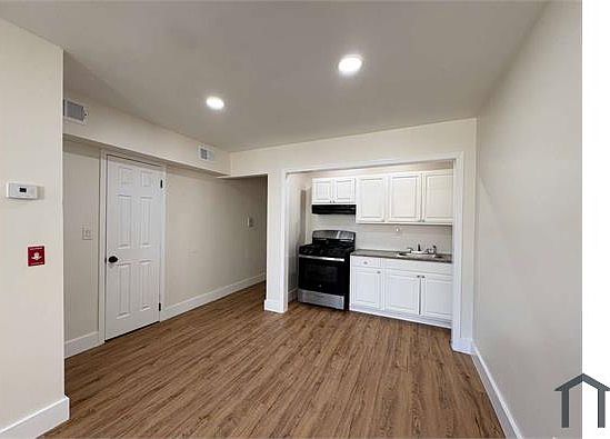 2nd image of 21 Willoughby St #B6