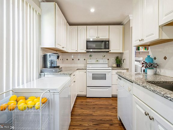 5th image of 755 Cordell Way