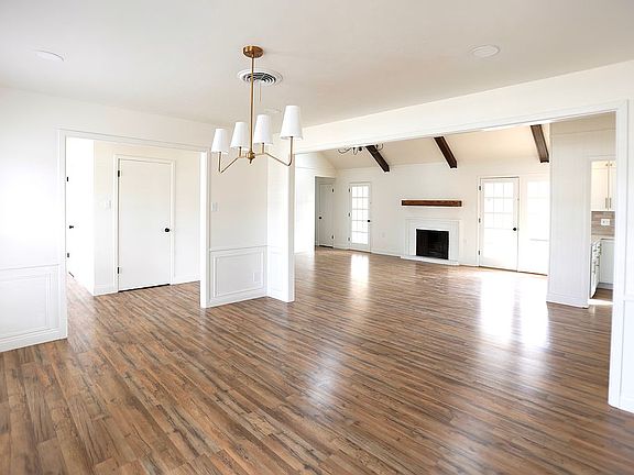 3rd image of 2605 Camarie Ave