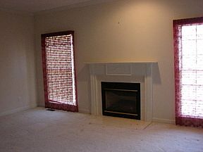 2nd image of 1109 Oakridge Blvd