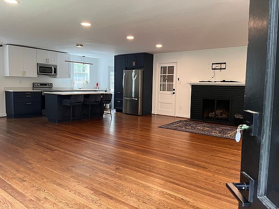 5th image of 7717 Duncaster Rd