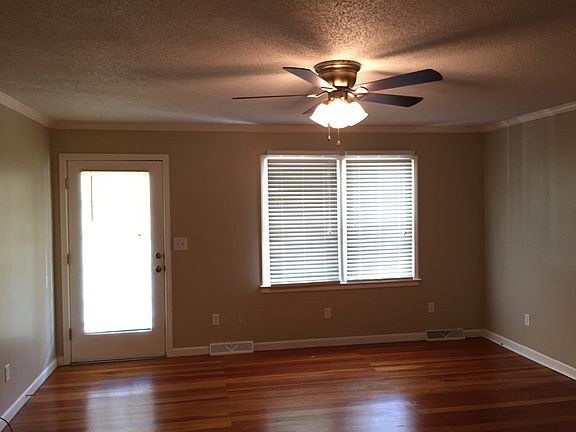 4th image of 411 Willow Branch Dr