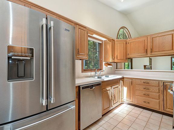 4th image of 2386 Wildemere St