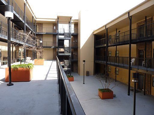 4th image of 509 11th St APT 2007