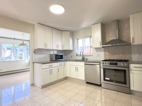 1622 John Street image 1 of 11