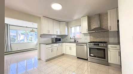 1622 John Street, #2