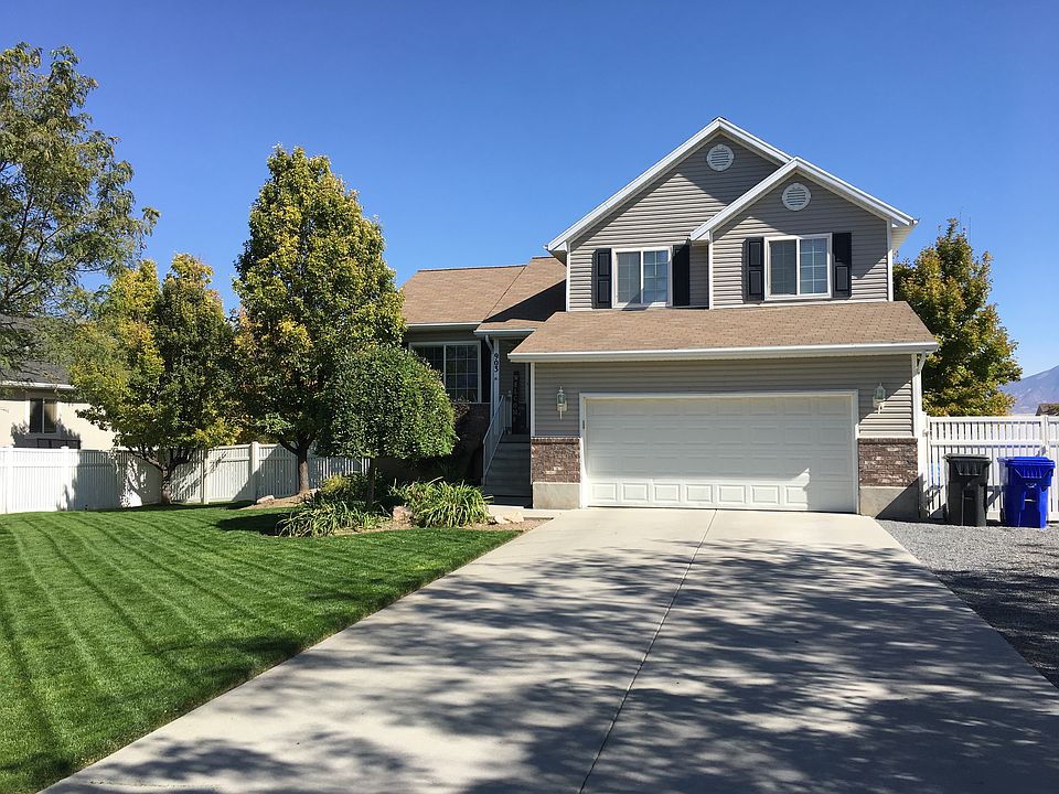 1st image of 903 Poplar Ln