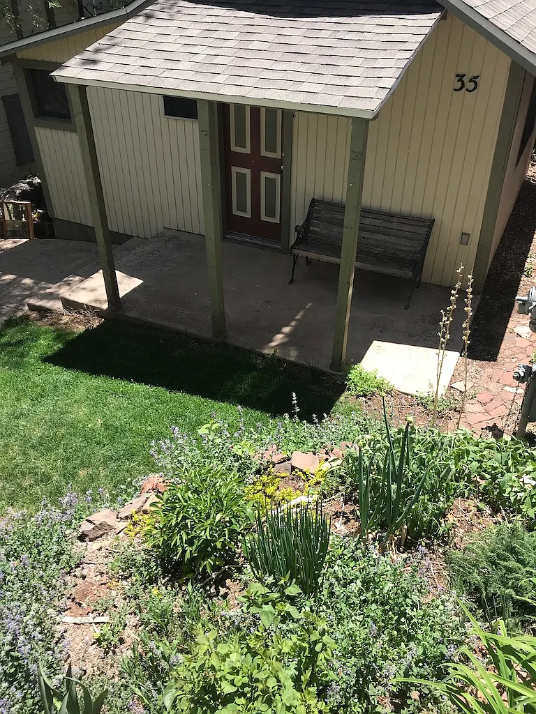 Studio, 300 sqft, $850 — Photo 2