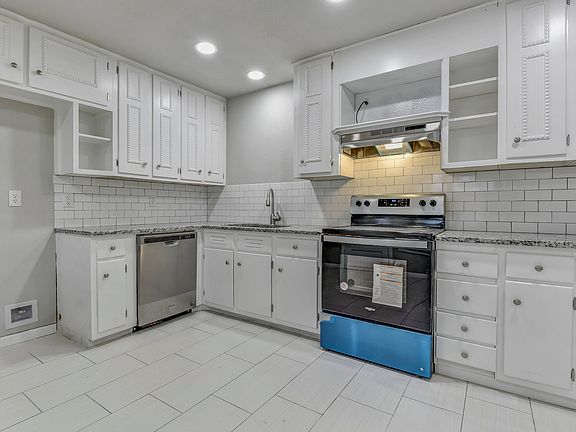 5th image of 163 Eisenhower Blvd APT B