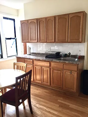 Rented by Zikos Realty Services | media 12