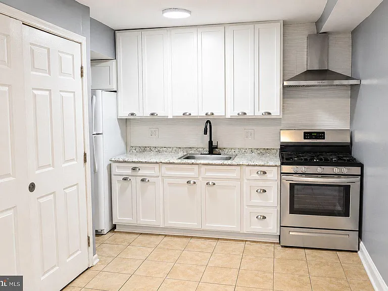 63 Galveston Pl SW #B — Photo 2