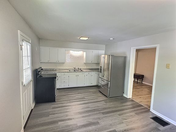 4th image of 4611 Vernon Ave