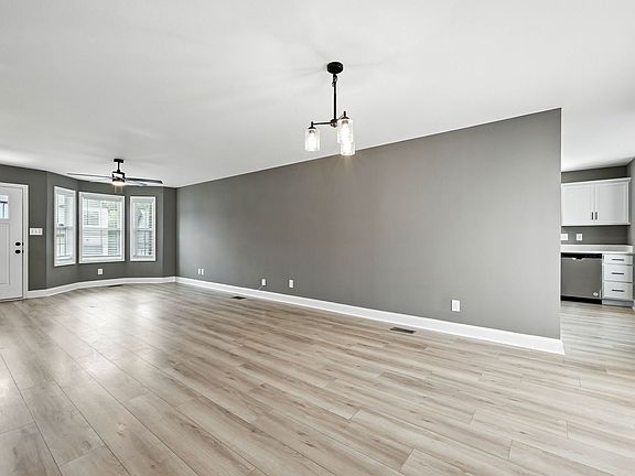 4th image of 525 Judah Cir