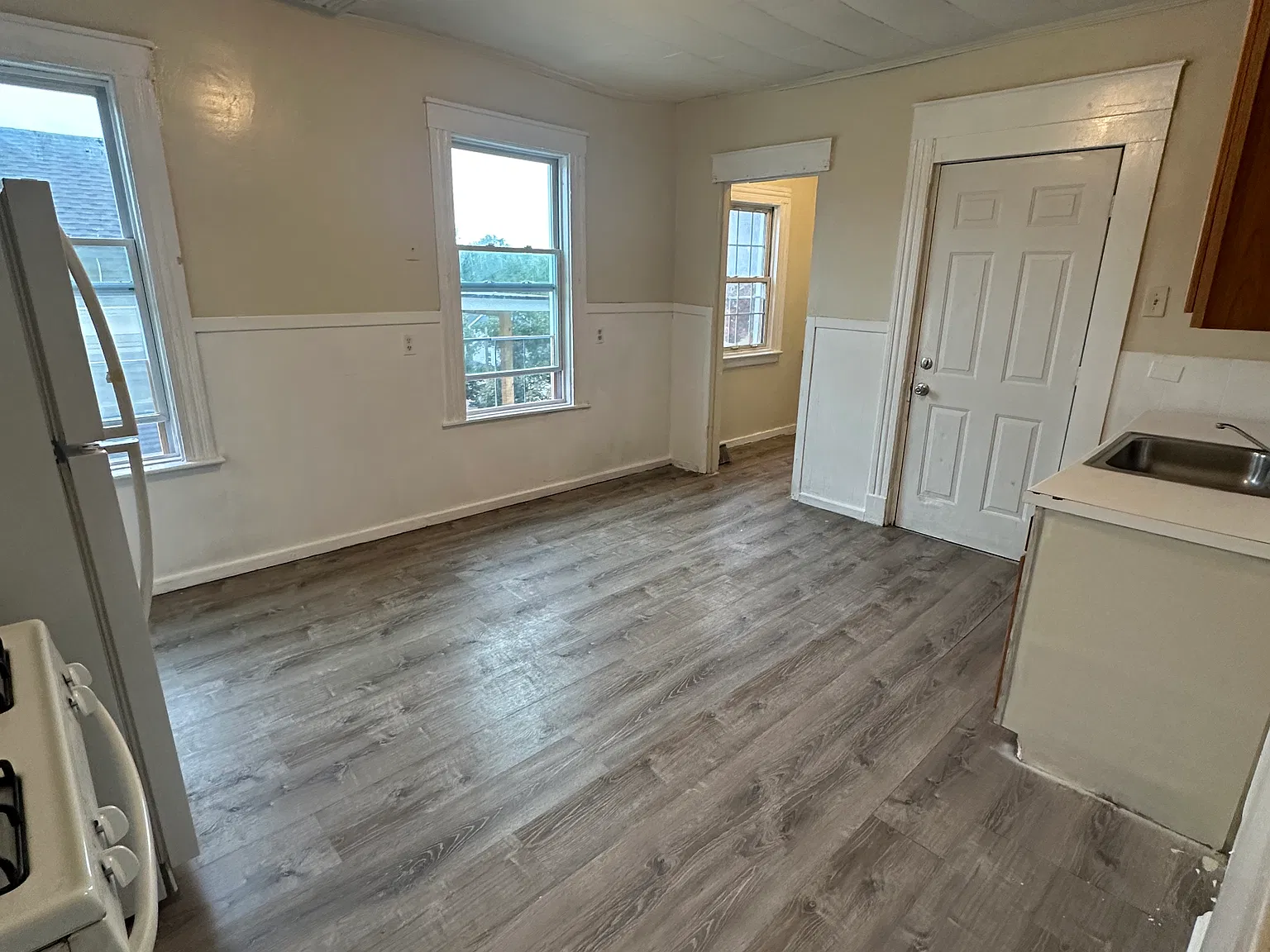 3 bed, 950 sqft, $1,349 — Photo 2