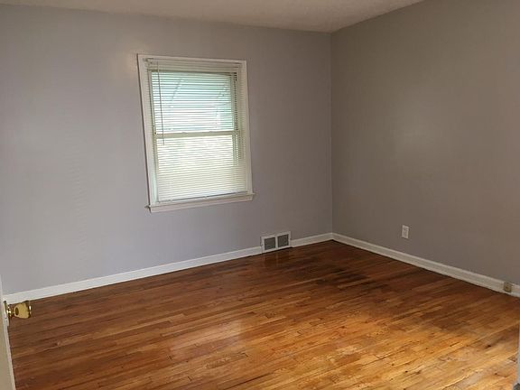 5th image of 12504 Maple Leaf Dr