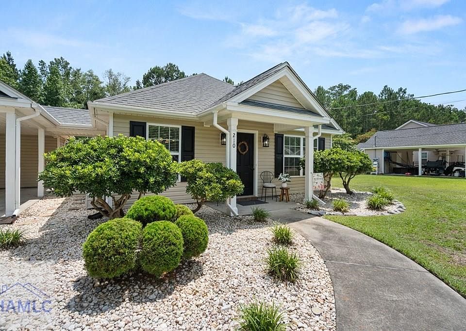 1st image of 210 Lindsey Dr