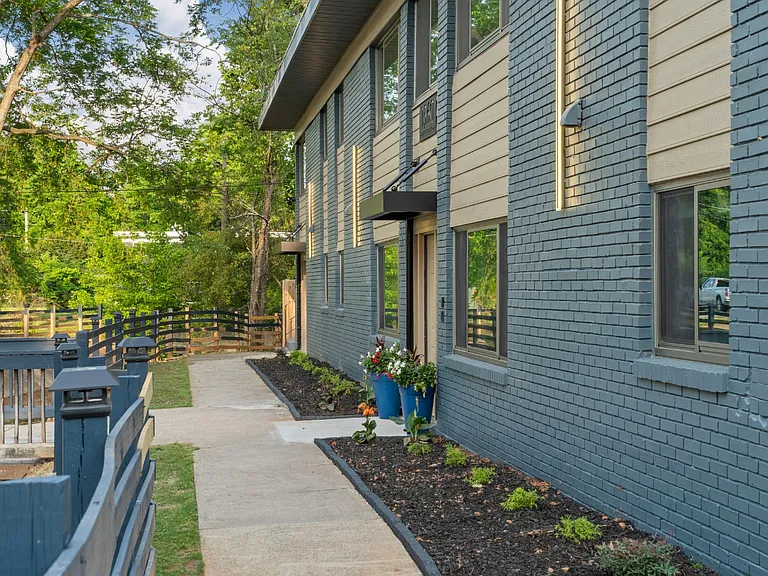 1560 Harvard Ave #1 — Photo 4