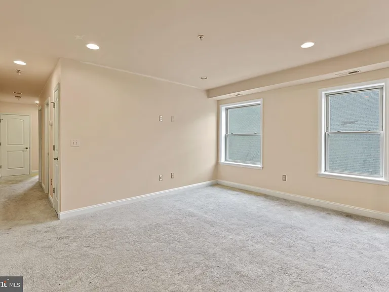 922 Madison St NW #304 — Photo 6