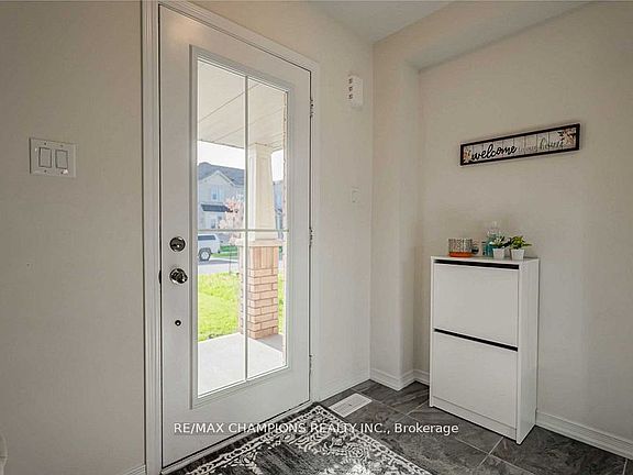3rd image of 7732 White Pine Cres